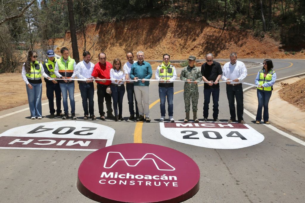 Tras décadas de rezago, nueva carretera impulsará el desarrollo de la Sierra de Michoacán fc1081a0 6c80 4afd 82a7 077c9f39d67e