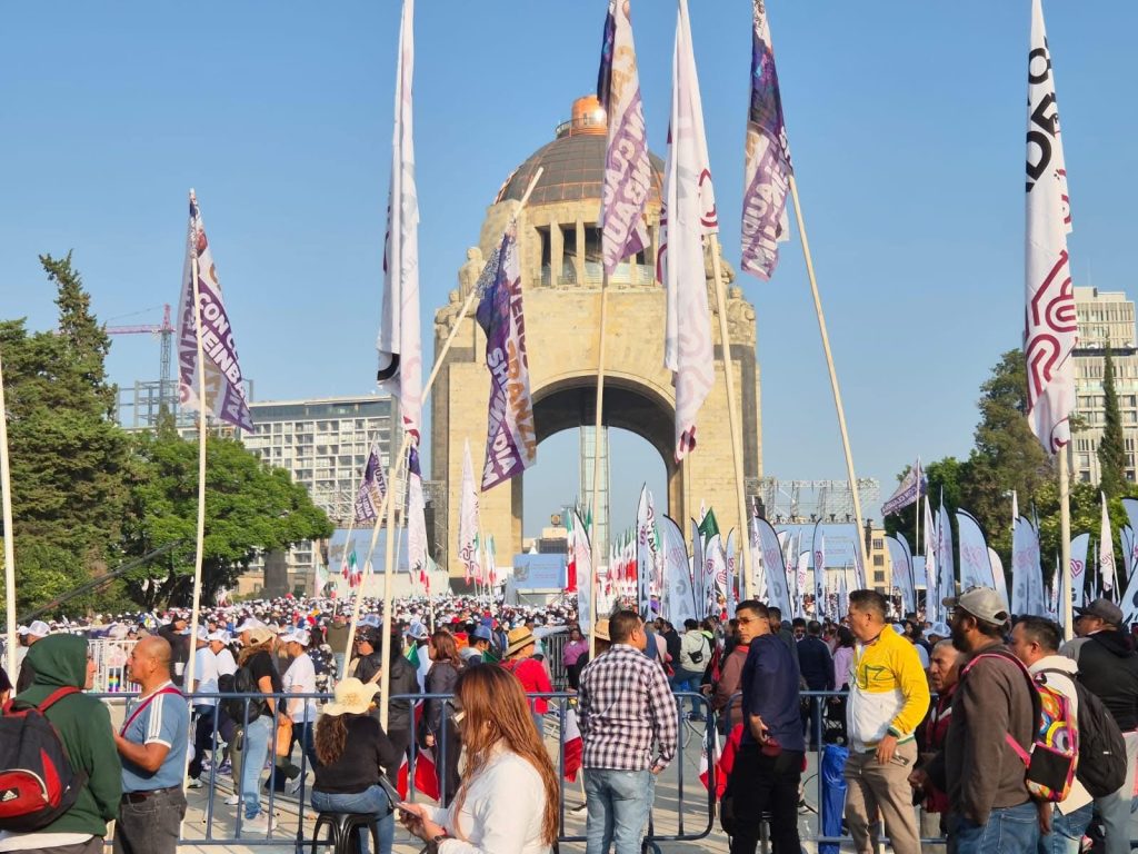 Simpatizantes comienzan a llenar el Monumento a la Revolución previo al mensaje de la Presidenta Claudia Sheinbaum unnamed