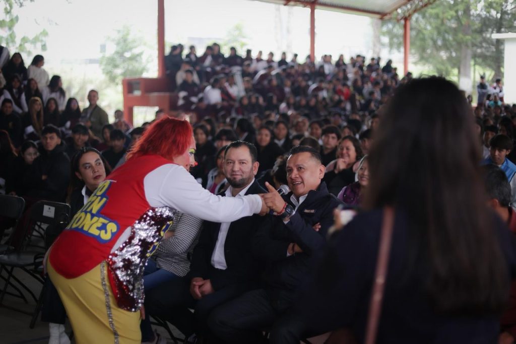 Torres Piña llama a juventudes de Tlalpujahua a prevenir riesgos digitales durante foro “Desconek-tate y Reconek-tate 0a05f684 3f4f 4822 b4a1 5a9615746db1